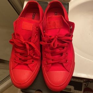 Converse Sneakers  Unisex  women size 7 and Mens Size 5